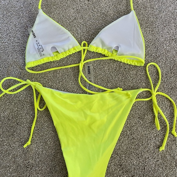 Shein string bikini - Picture 2 of 2